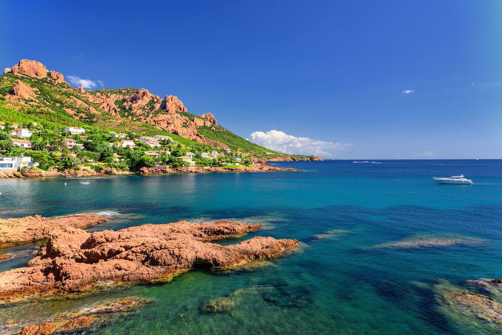 Roches rouges de l'Esterel et mer turquoise